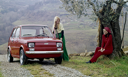 Voiture de 1972 de couleur bleue - FIAT Polski 126p